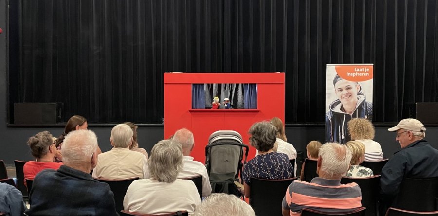 Bibliotheek Waspik organiseert poppenkast over dementie (Video)