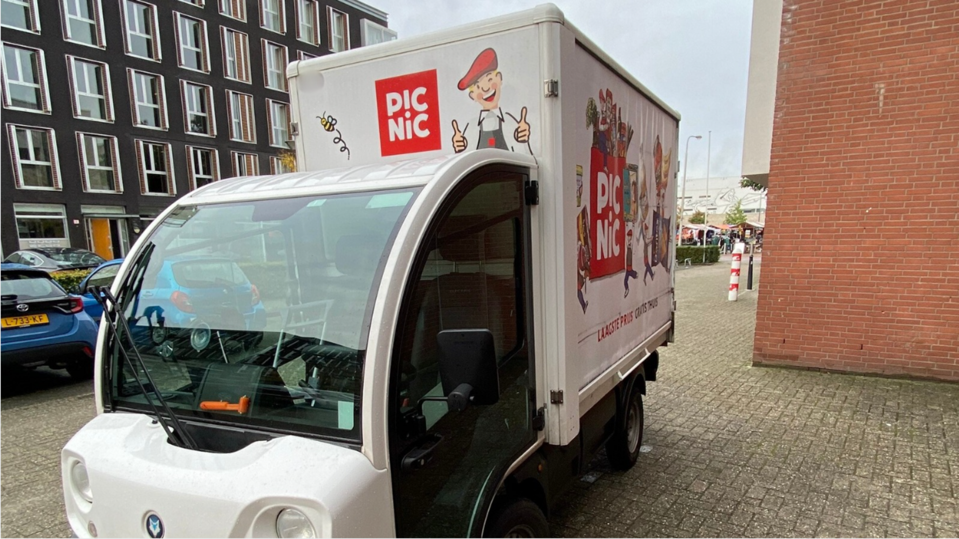 Voetganger aangereden door Picnic wagentje in Drunen
