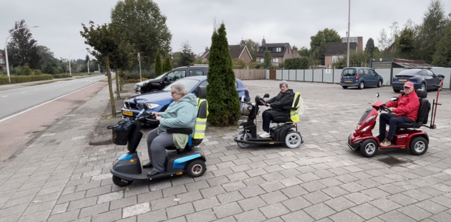Scootmobielcursus voor ouderen (Video)