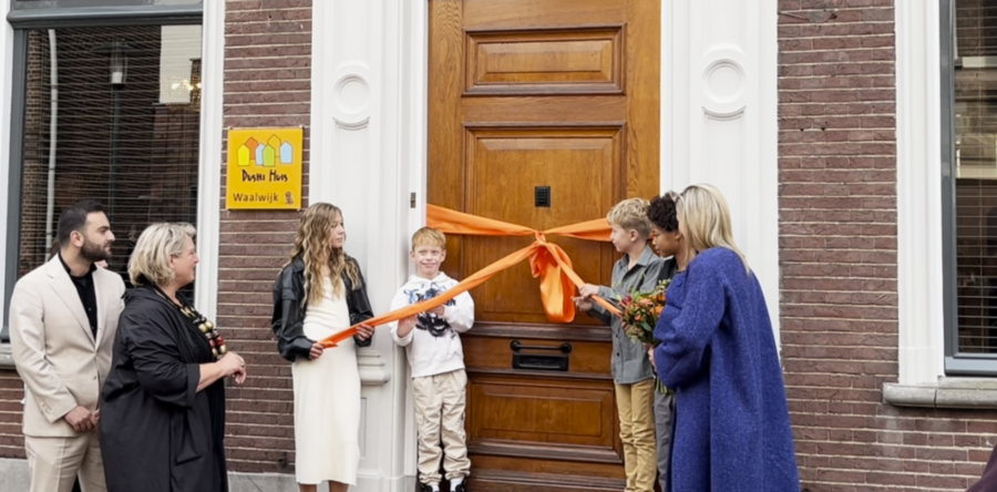 Koningin Máxima opent Dushi Huis in Waalwijk (Video)