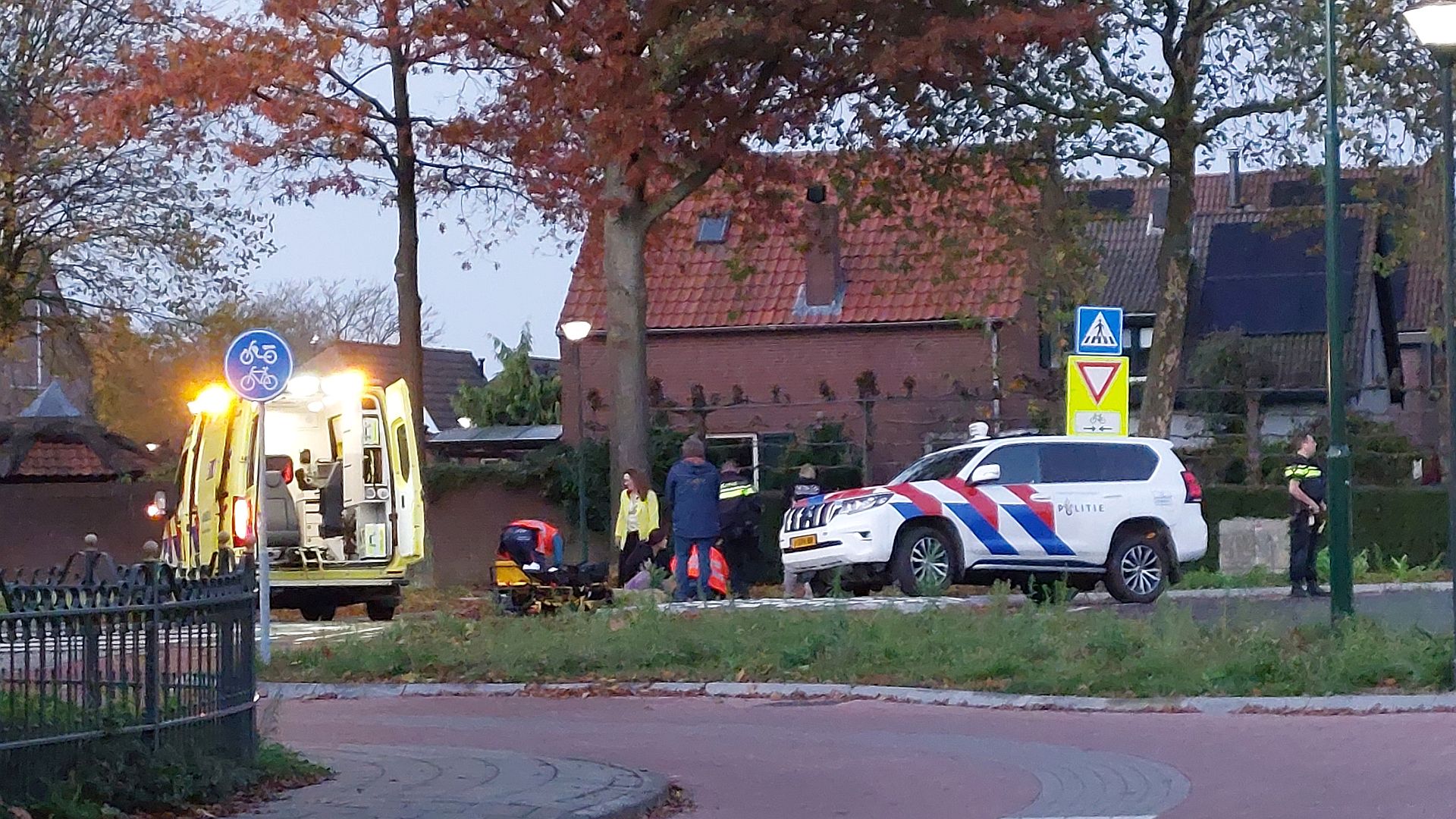 Aanrijding fietser met auto op nieuwe rotonde in Kaatsheuvel