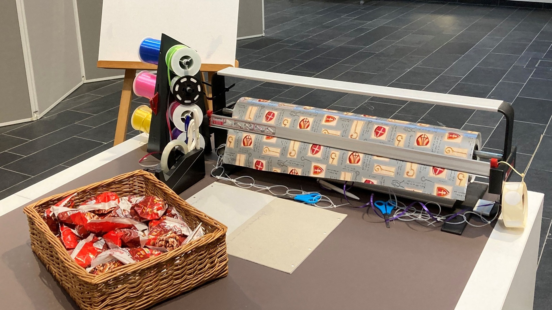 Gratis cadeau-inpaktafel in stadhuis Waalwijk