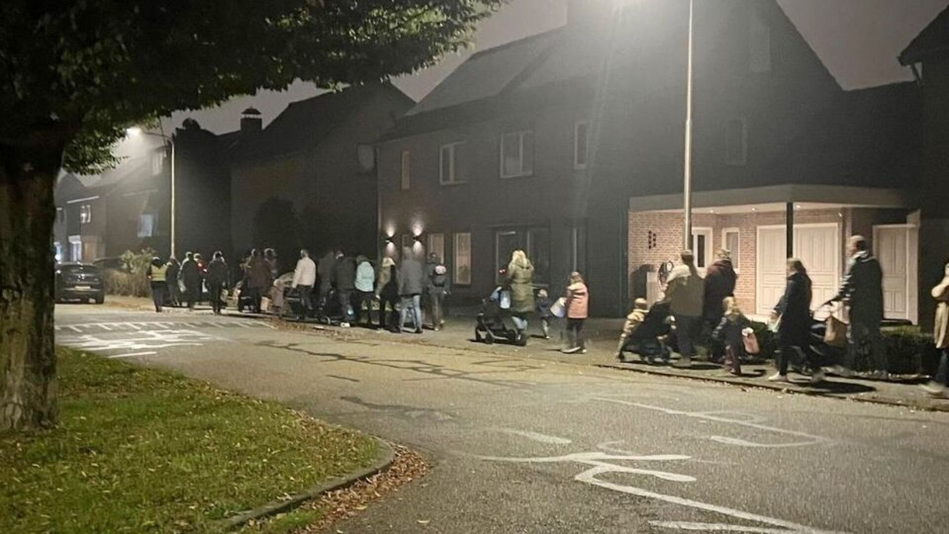 Mikz haalt geld op voor Villa Pardoes met lampionnenoptocht