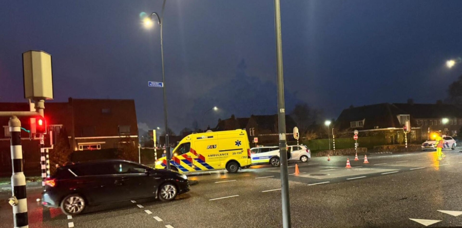 Botsing op kruispunt Noorder Parallelweg en Putstraat in Waalwijk