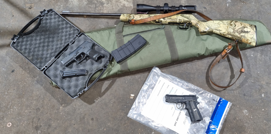 Vuurwapens en cobra’s gevonden op bedrijventerrein Dongen