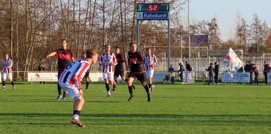 R.W.B. blijft in titelrace na overtuigende zege op BES (4-1)