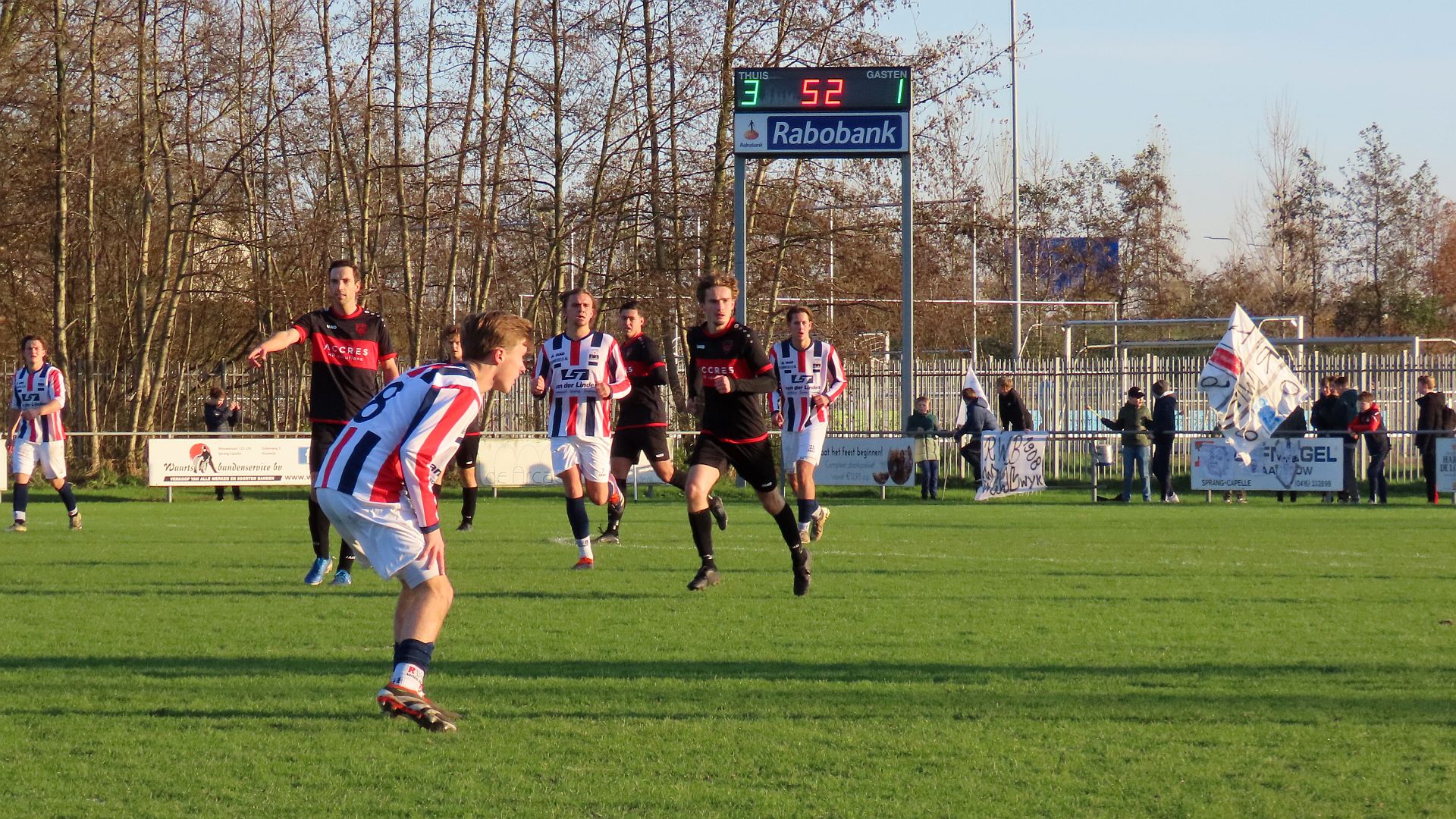 R.W.B. blijft in titelrace na overtuigende zege op BES (4-1)