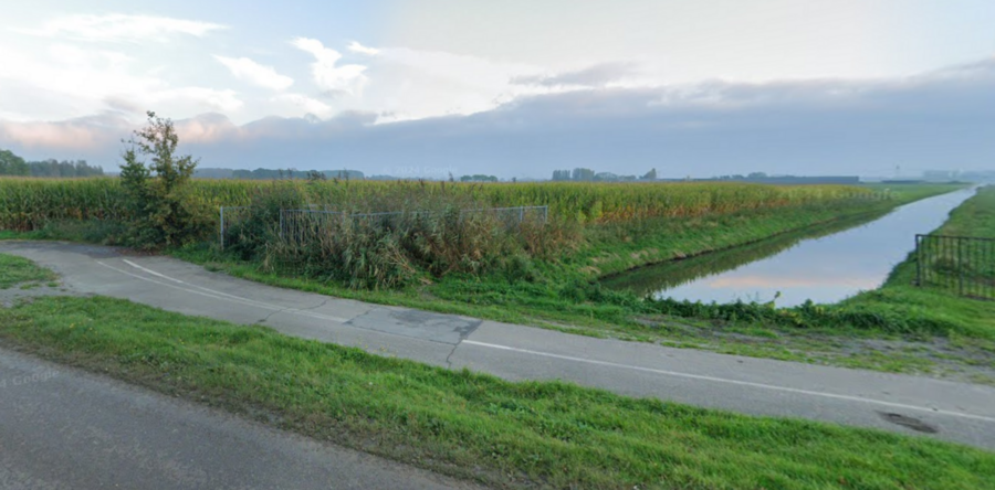 Auto belandt in sloot in Waalwijk