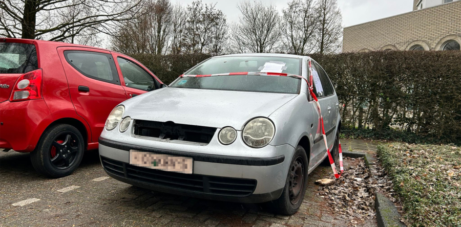 Gemeente Waalwijk wil dat autowrak Noordstraat verwijderd wordt