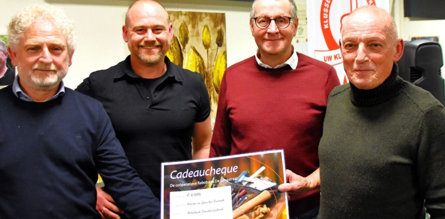 Klussen en Diensten Centrale Kaatsheuvel ontvangt cheque van Rabobank