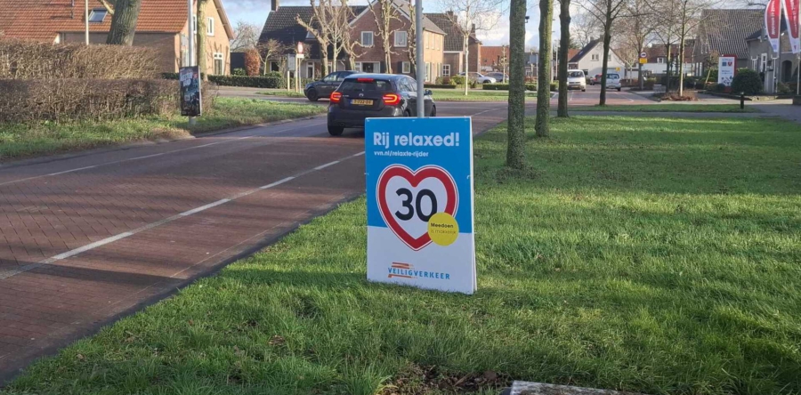Enkele sandwichborden verdwenen na carnavalsoptocht in Haarsteeg