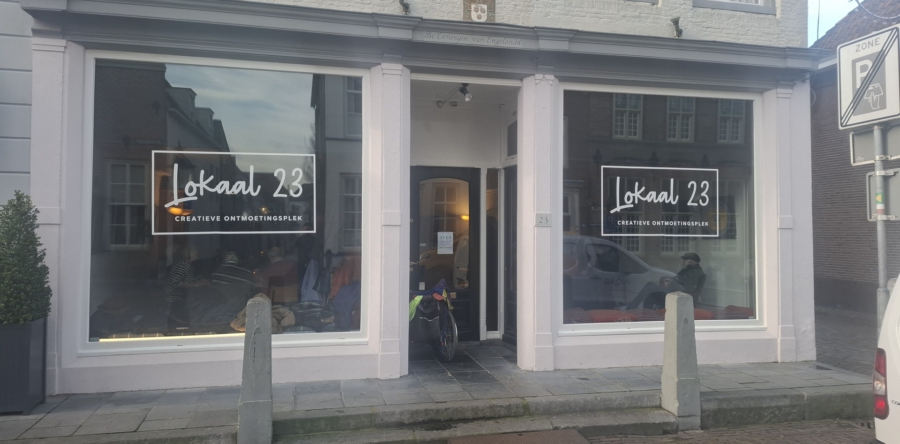 Proosten tijdens opening Lokaal 23 in Heusden (Video)