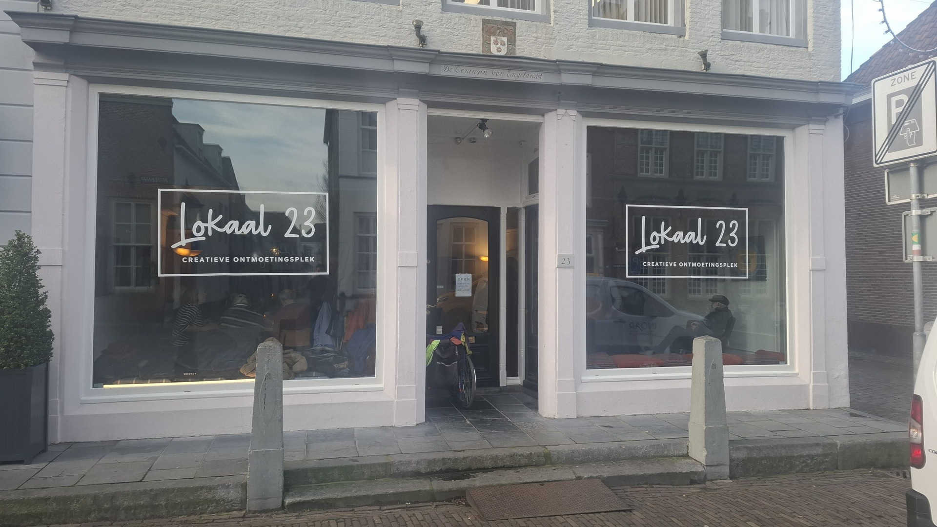 Proosten tijdens opening Lokaal 23 in Heusden (Video)