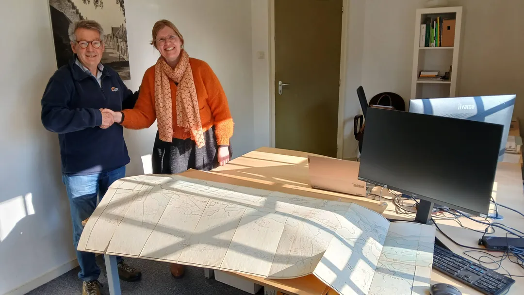 Heusdense heemkundekring draagt historische collectie over aan Salha