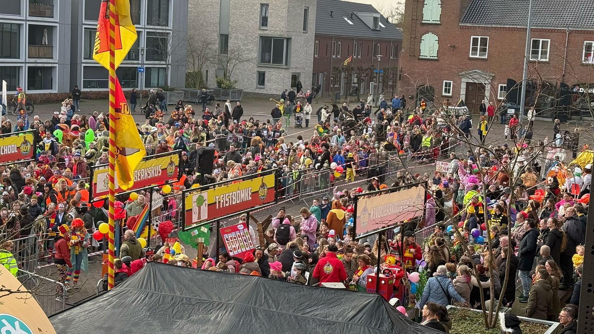 Carnaval feestelijk gestart in Turfstekerslaand met Kènderoptocht