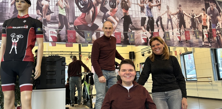 Spinningmarathon voor onderzoek naar spierziekte Duchenne (Video)