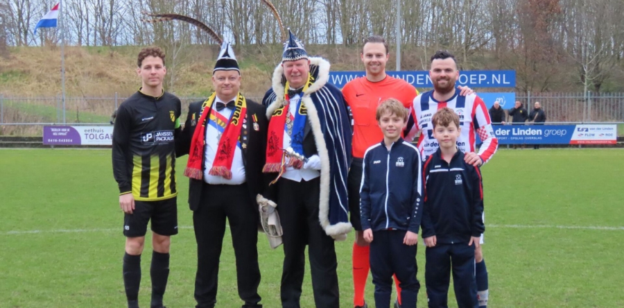 Prins carnaval Renaldo en Adjudant Marco trappen Waalwijkse derby af
