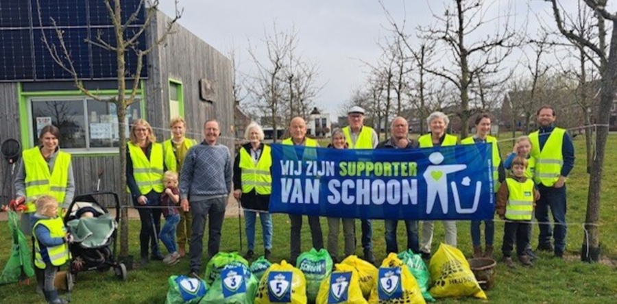 Vrijwilligers in Heusden prikken 132 afvalzakken bij elkaar