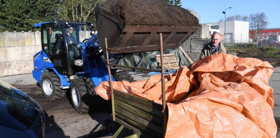 Compostdag Dongen volgens gemeente groot succes: compostvoorraad op