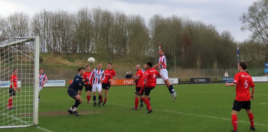 RWB laat overwinning in laatste minuut door de vingers glippen