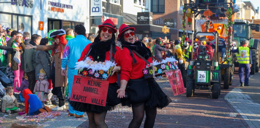 Spectaculaire carnavalsoptocht in ’t Peeënrijk