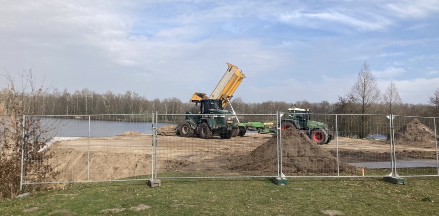 Aanleg van het stadsstrand aan surfvijver in Waalwijk gestart