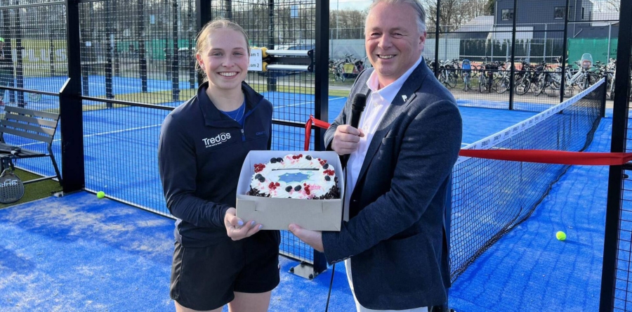 Padelster Tess de Vocht ‘Doener van de Maand’ van gemeente Heusden