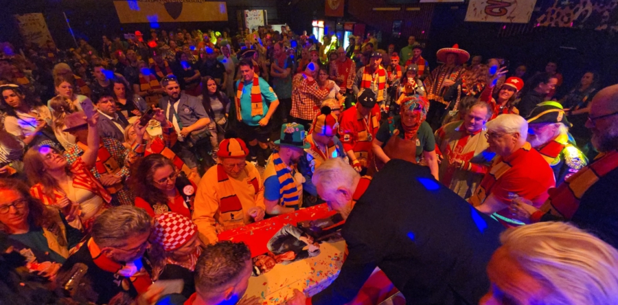 Prins carnaval Turfstekerslaand op traditionele wijze ‘begraven’