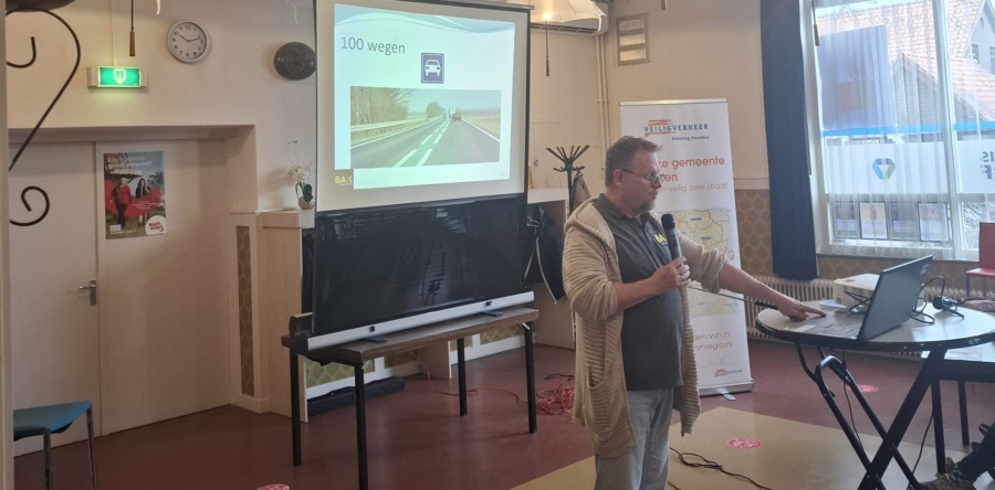 Opfriscursus helpt ouderen weer veilig op weg in het verkeer (Video)