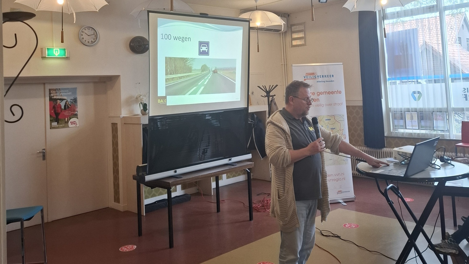 Opfriscursus helpt ouderen weer veilig op weg in het verkeer (Video)