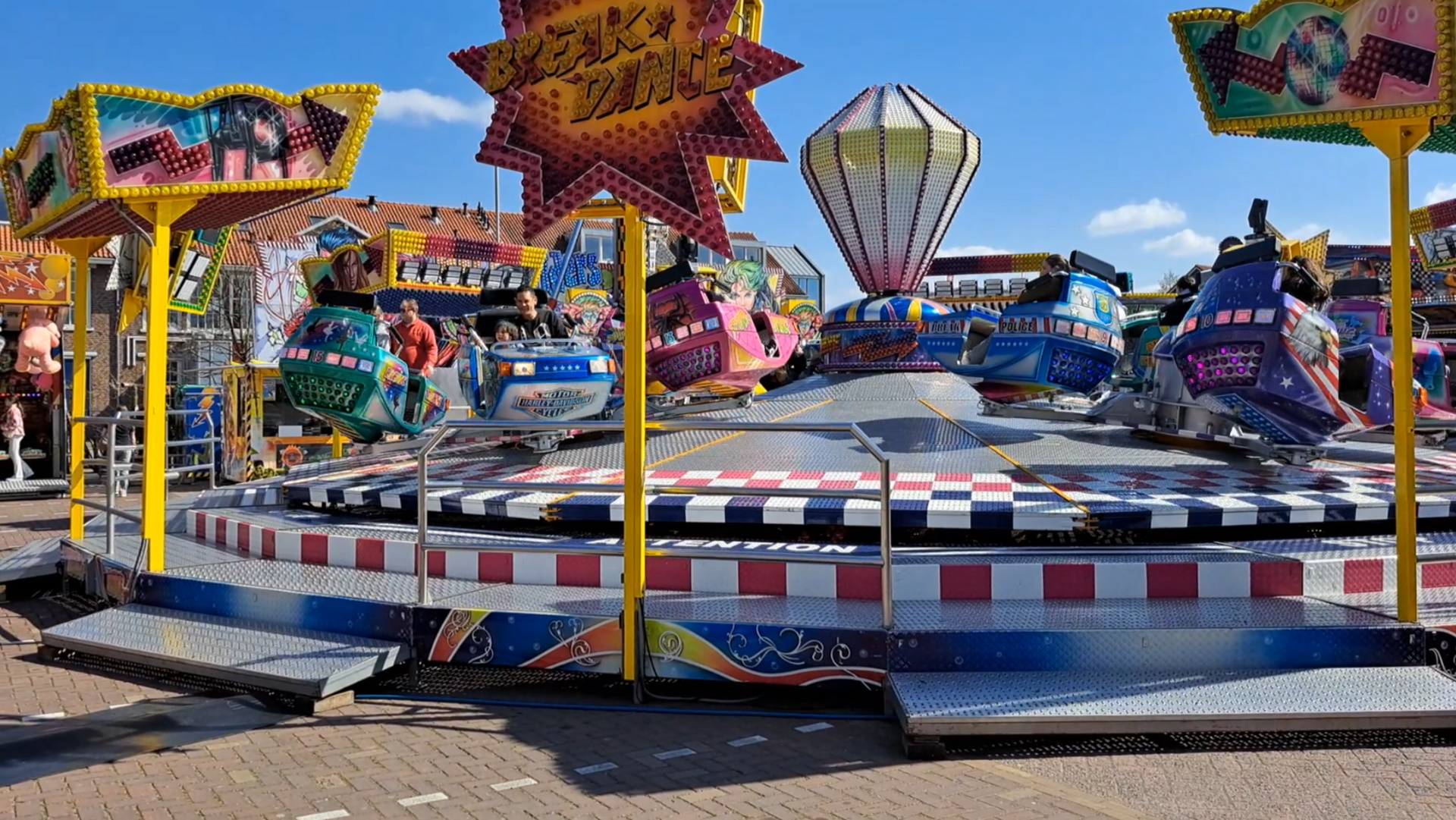 Politie houdt twee jongeren aan op kermis in Waalwijk
