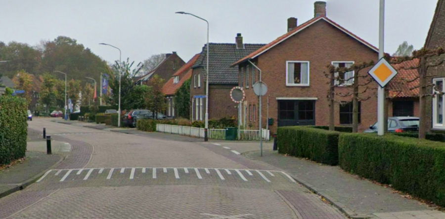 Vertraging voor verkeer op De Akker door verzwaring elektriciteitsnet