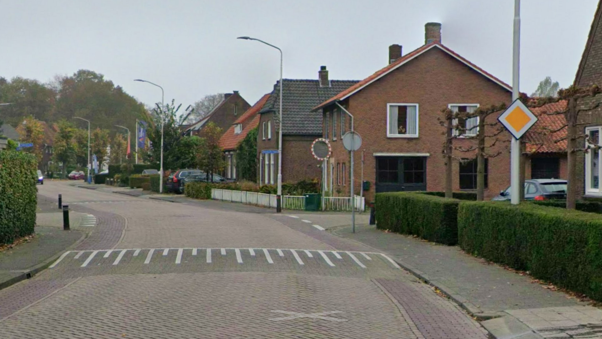 Vertraging voor verkeer op De Akker door verzwaring elektriciteitsnet