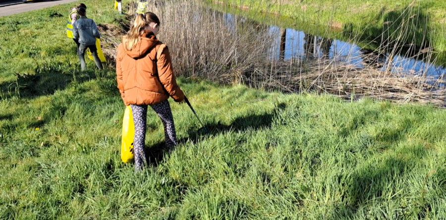 Basisschool De Bussel uit Vlijmen doet mee aan waterrace (Video)