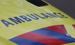 Fietser lichtgewond door aanrijding op Altenaweg in Waalwijk