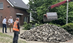 Inwoners gemeente Waalwijk kunnen gratis hun tegels laten ophalen