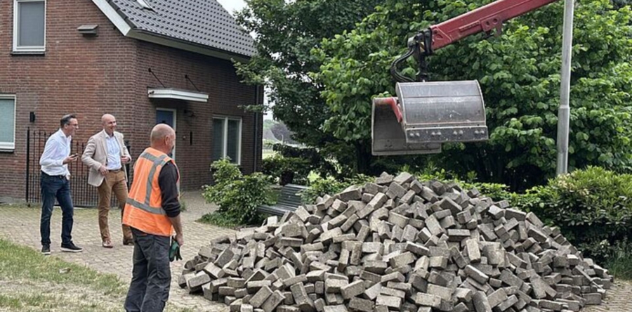 Inwoners gemeente Waalwijk kunnen gratis hun tegels laten ophalen