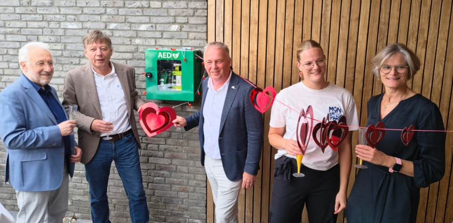 Gemeente Heusden ‘hartveilig’ door nieuwe AED in Steenenburg