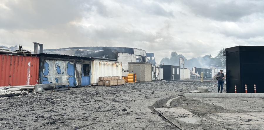 Grote brand laat niks heel van ECCO productiehal in Dongen