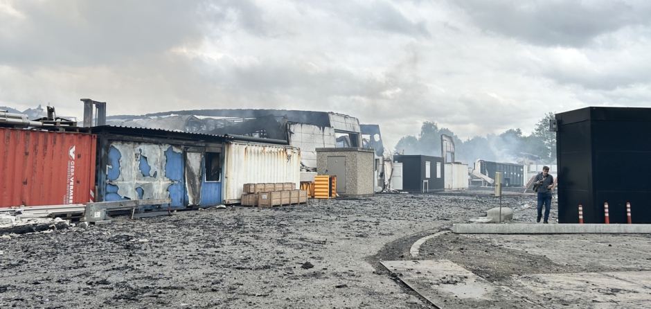 Grote brand laat niks heel van ECCO productiehal in Dongen