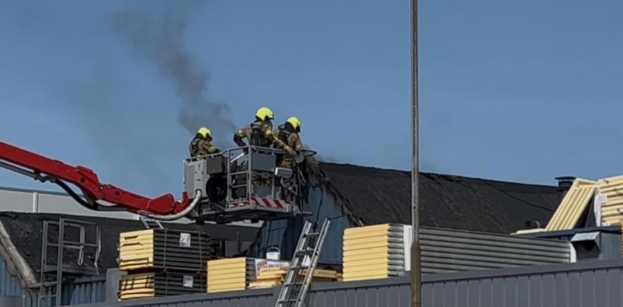 Brand bij bakkerij Daelmans in Nieuwkuijk: grote rookontwikkeling