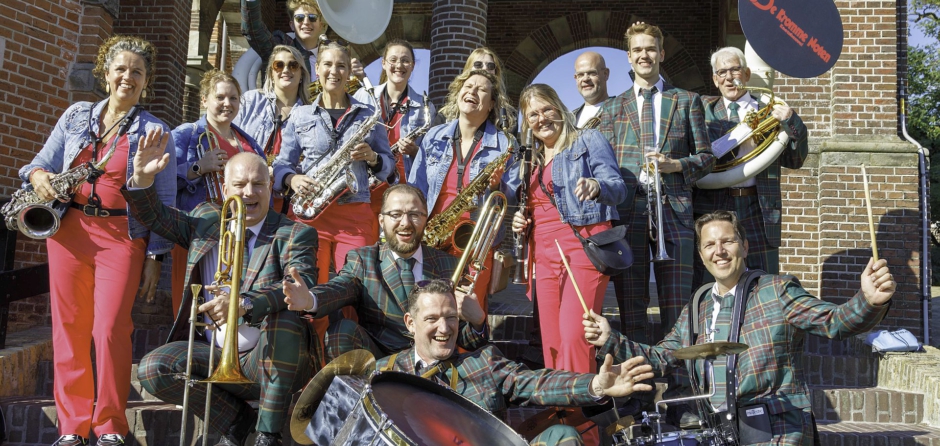 Feestorkest De Kromme Noten bij het Parkpaviljoen