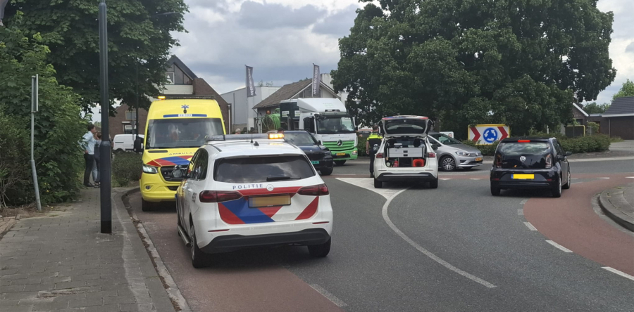 Fietser aangereden door auto op rotonde Sprang-Capelle