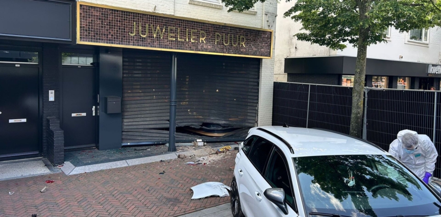 Ramkraak bij juwelier Puur in Waalwijk (video)
