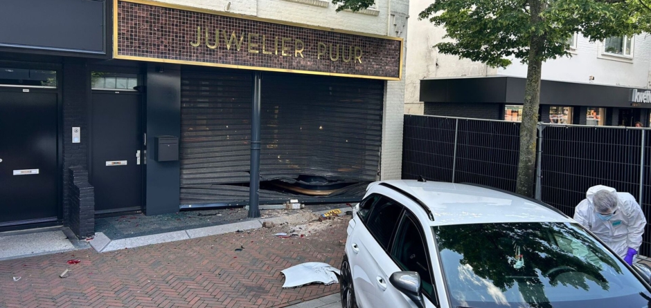 Ramkraak bij juwelier Puur in Waalwijk (video)