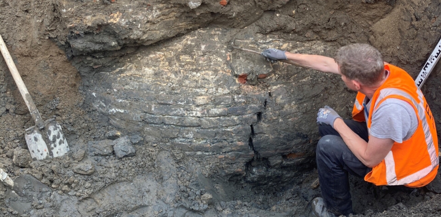 Onderzoek naar waterput op Vismarkt in Heusden trekt veel bekijks