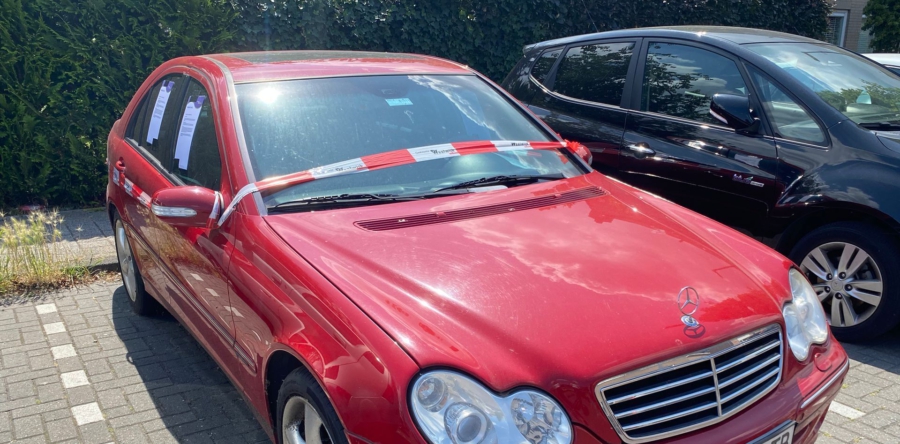 Auto aangemerkt als wrak in Waalwijk – verwijdering dreigt