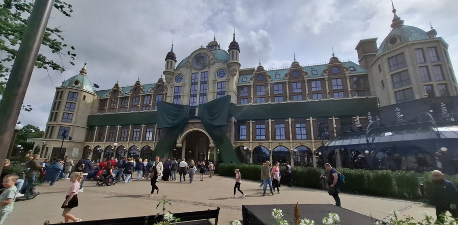 Efteling Grand Hotel officieel geopend (Video)