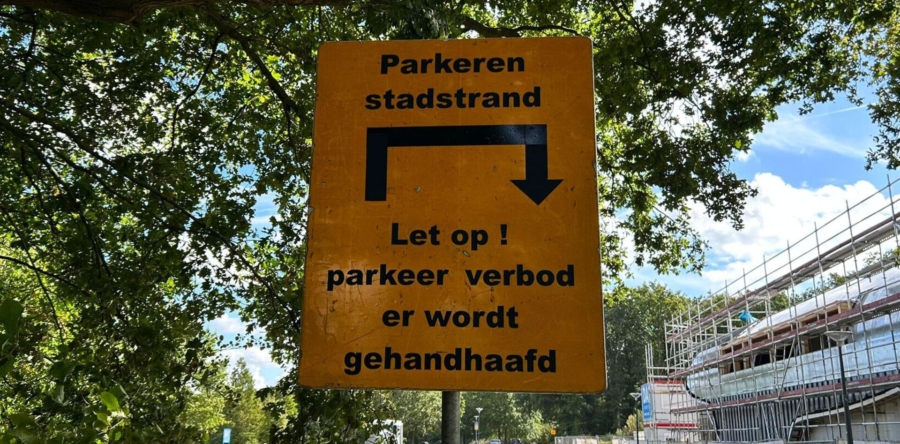 Parkeerverbod bij stadsstrand: parkeren bij Vijverlaan verboden