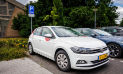 Upgrade openbaar vervoer: Waalwijk is vijf deelauto’s rijker (Video)